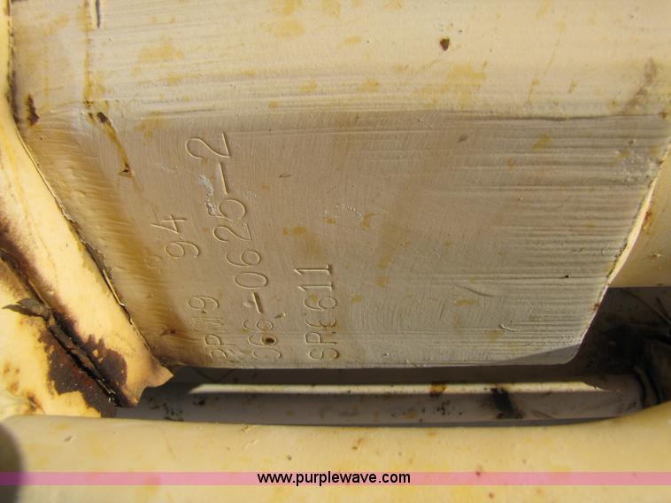 image for item H8287 Komatsu PC220LC 59'9" long reach boom and stick