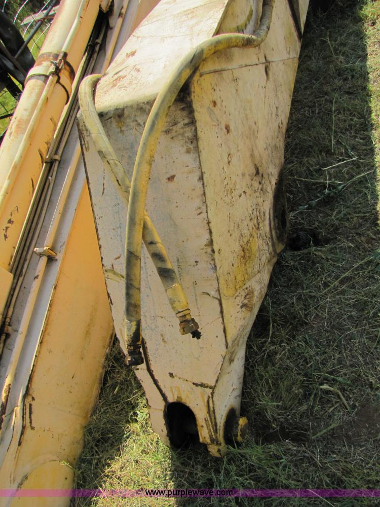 image for item H8287 Komatsu PC220LC 59'9" long reach boom and stick