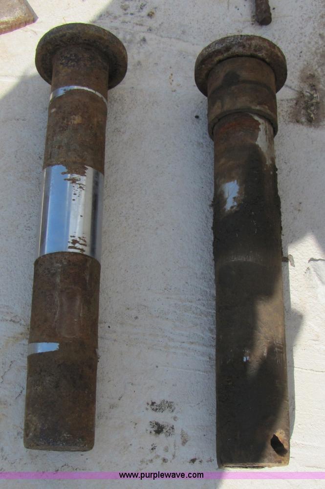 image for item H8287 Komatsu PC220LC 59'9" long reach boom and stick