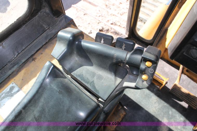 image for item H8288 1997 Caterpillar D6M LGP dozer