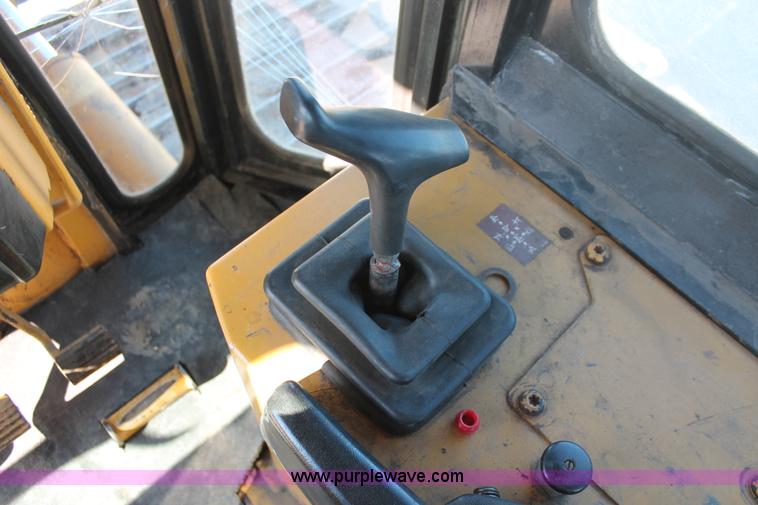 image for item H8288 1997 Caterpillar D6M LGP dozer
