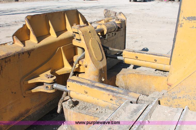image for item H8288 1997 Caterpillar D6M LGP dozer