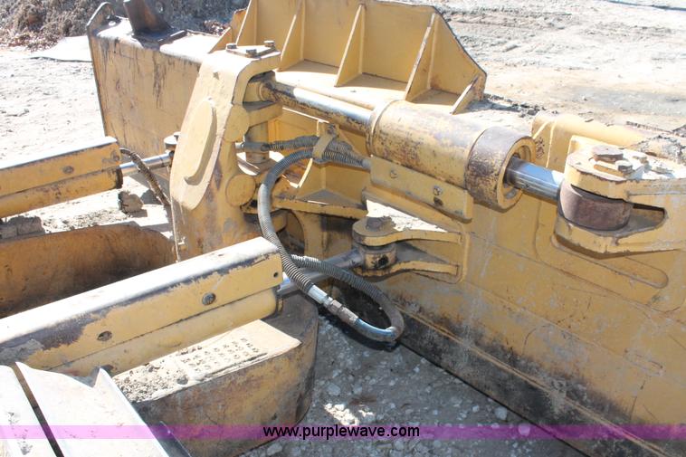 image for item H8288 1997 Caterpillar D6M LGP dozer
