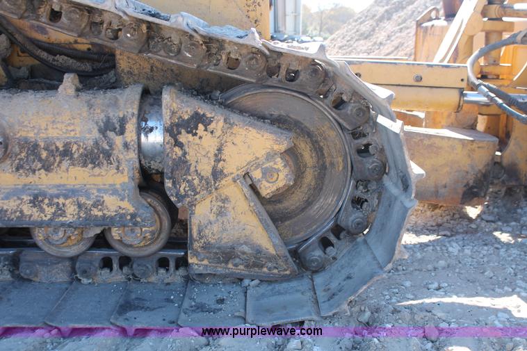image for item H8288 1997 Caterpillar D6M LGP dozer