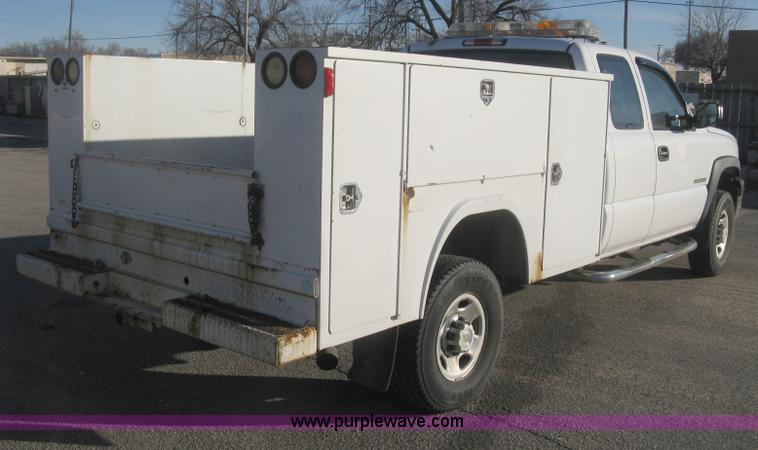 image for item I5726 2005 Chevrolet Silverado 2500HD Ext. Cab utility truck
