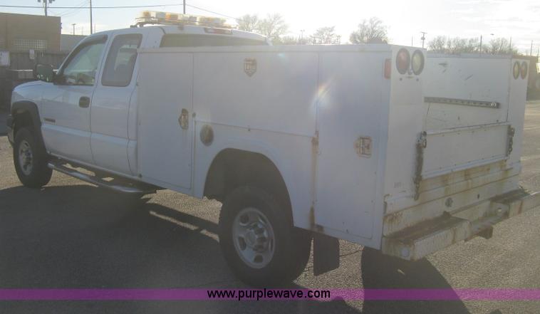 image for item I5726 2005 Chevrolet Silverado 2500HD Ext. Cab utility truck