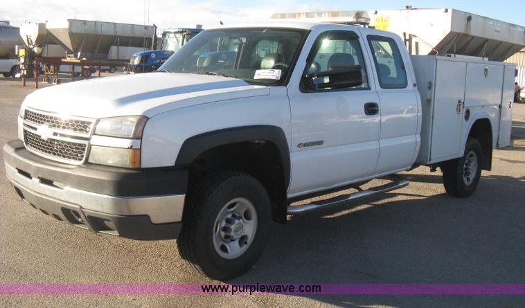image for item I5726 2005 Chevrolet Silverado 2500HD Ext. Cab utility truck