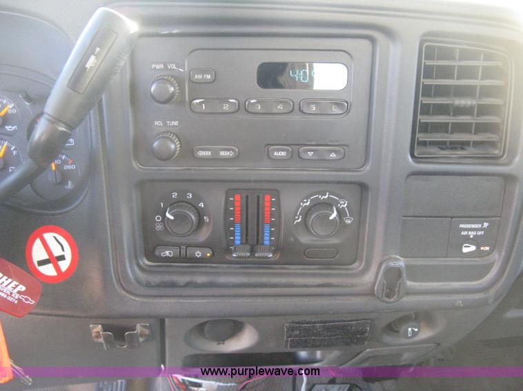 image for item I5726 2005 Chevrolet Silverado 2500HD Ext. Cab utility truck