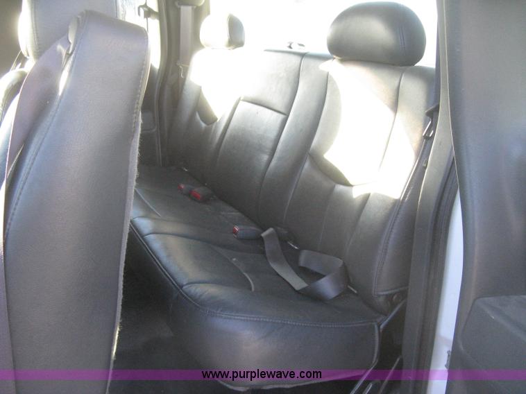 image for item I5726 2005 Chevrolet Silverado 2500HD Ext. Cab utility truck