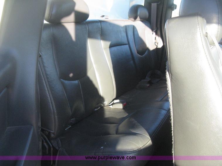 image for item I5726 2005 Chevrolet Silverado 2500HD Ext. Cab utility truck