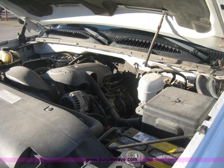 image for item I5726 2005 Chevrolet Silverado 2500HD Ext. Cab utility truck