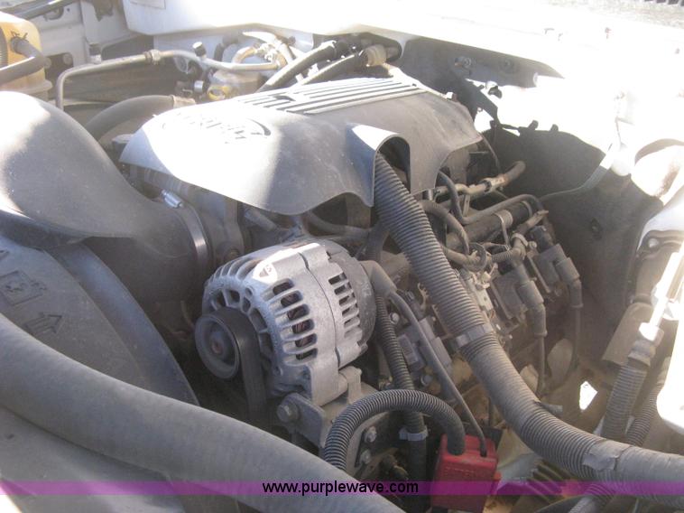 image for item I5726 2005 Chevrolet Silverado 2500HD Ext. Cab utility truck