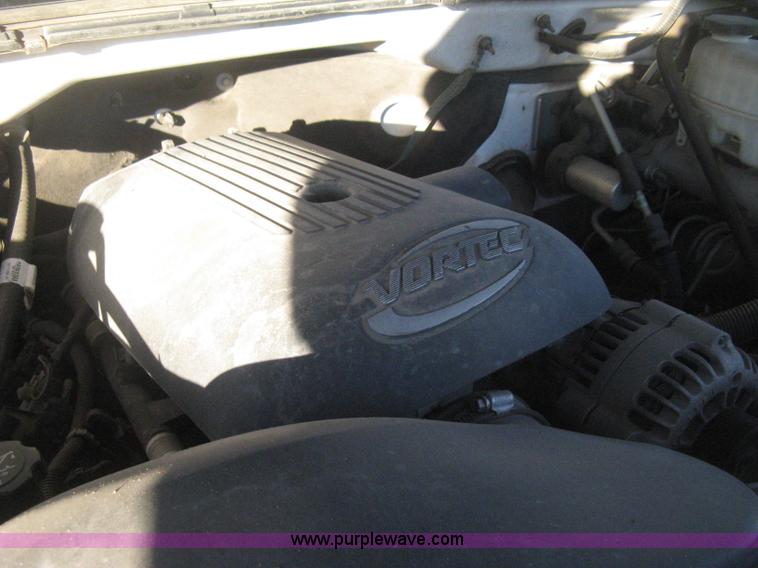 image for item I5726 2005 Chevrolet Silverado 2500HD Ext. Cab utility truck