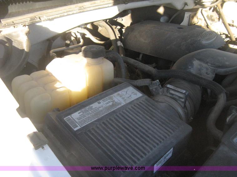 image for item I5726 2005 Chevrolet Silverado 2500HD Ext. Cab utility truck