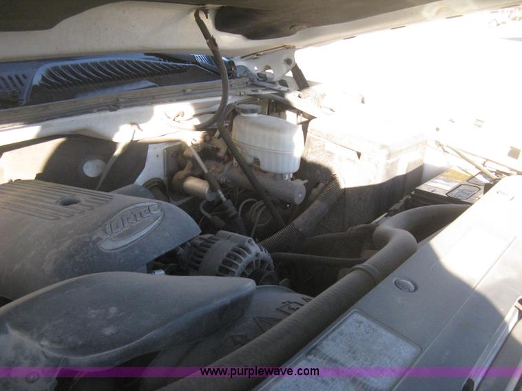 image for item I5726 2005 Chevrolet Silverado 2500HD Ext. Cab utility truck