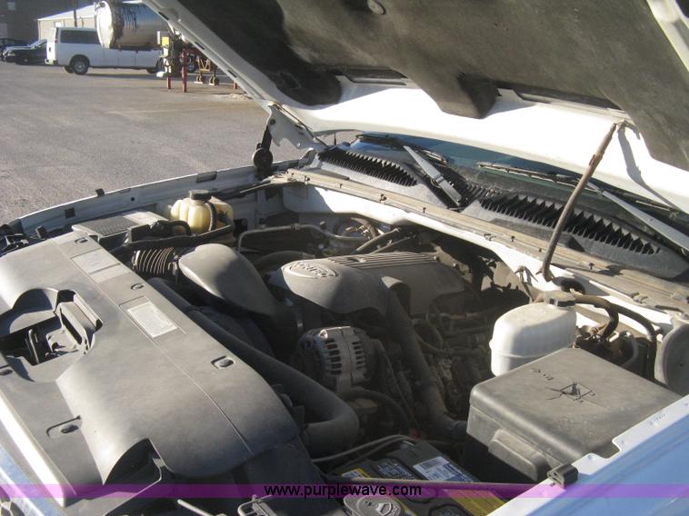 image for item I5726 2005 Chevrolet Silverado 2500HD Ext. Cab utility truck