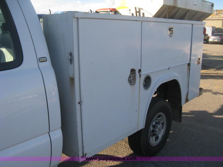image for item I5726 2005 Chevrolet Silverado 2500HD Ext. Cab utility truck
