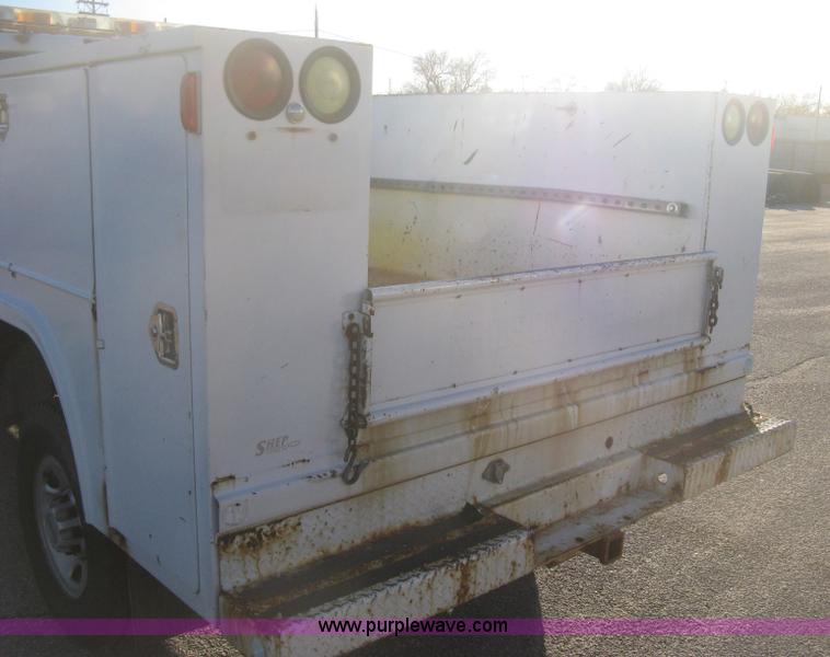 image for item I5726 2005 Chevrolet Silverado 2500HD Ext. Cab utility truck