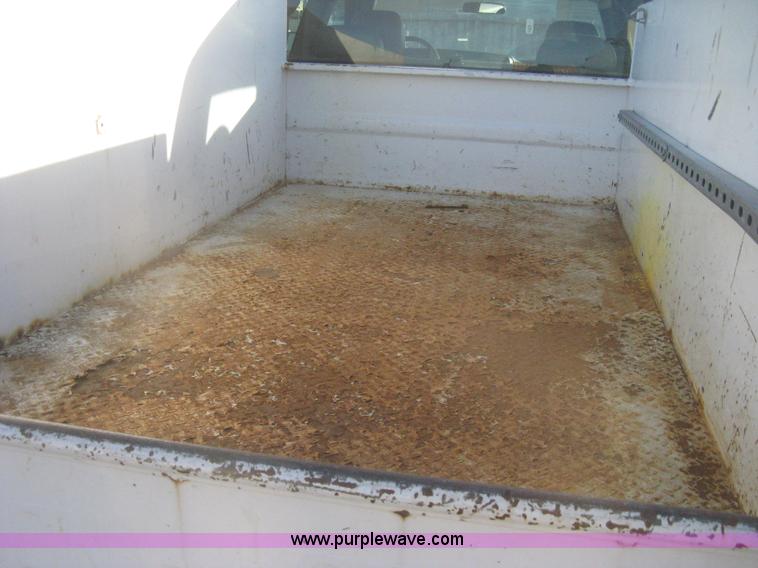 image for item I5726 2005 Chevrolet Silverado 2500HD Ext. Cab utility truck