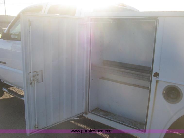 image for item I5726 2005 Chevrolet Silverado 2500HD Ext. Cab utility truck