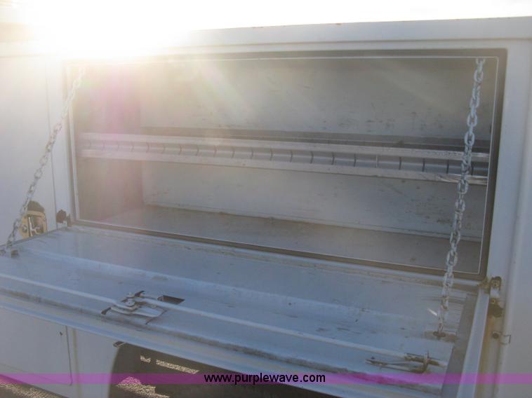 image for item I5726 2005 Chevrolet Silverado 2500HD Ext. Cab utility truck