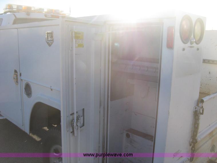 image for item I5726 2005 Chevrolet Silverado 2500HD Ext. Cab utility truck