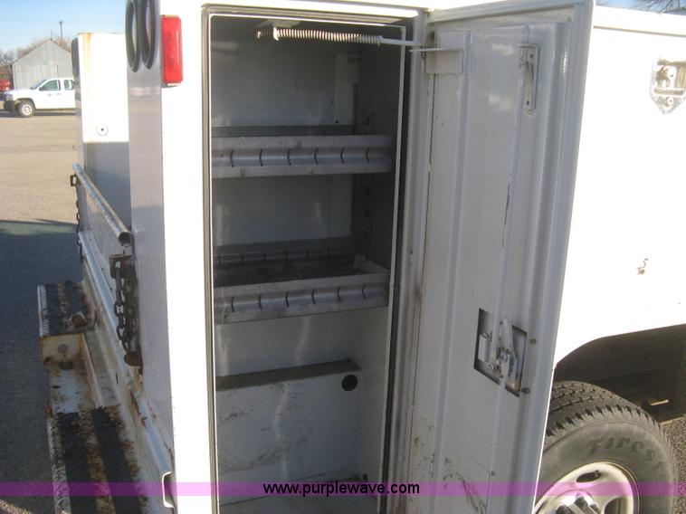 image for item I5726 2005 Chevrolet Silverado 2500HD Ext. Cab utility truck