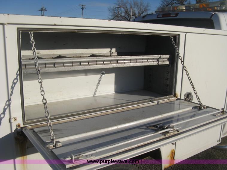 image for item I5726 2005 Chevrolet Silverado 2500HD Ext. Cab utility truck