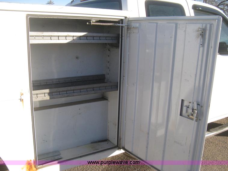 image for item I5726 2005 Chevrolet Silverado 2500HD Ext. Cab utility truck