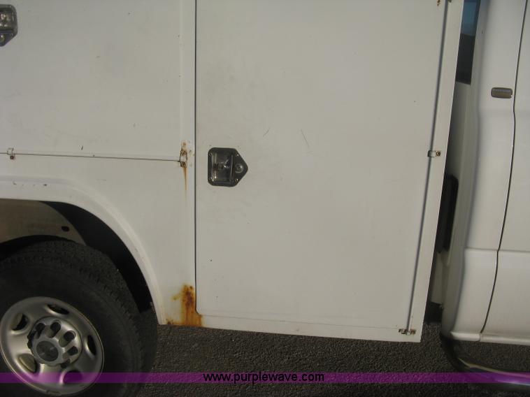 image for item I5726 2005 Chevrolet Silverado 2500HD Ext. Cab utility truck