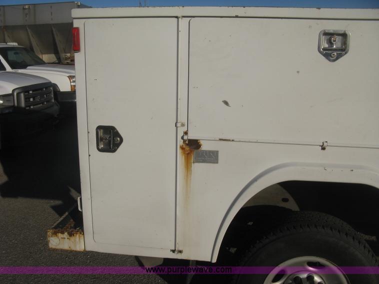 image for item I5726 2005 Chevrolet Silverado 2500HD Ext. Cab utility truck