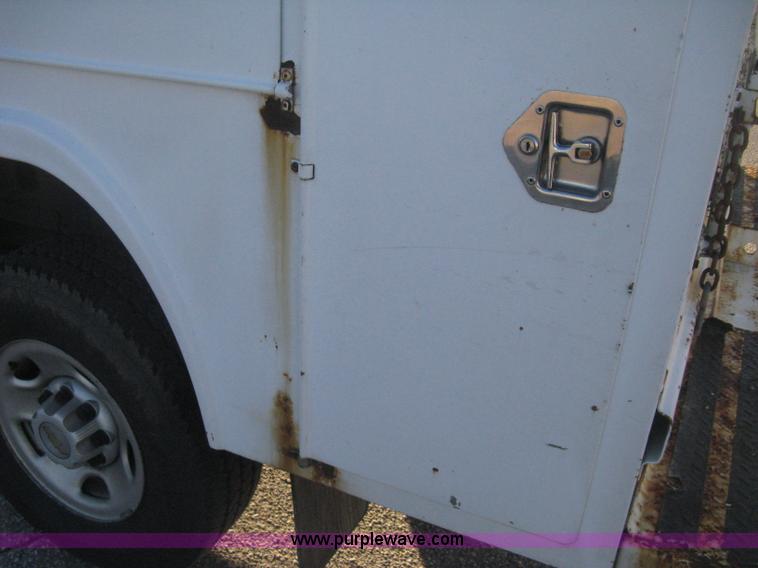 image for item I5726 2005 Chevrolet Silverado 2500HD Ext. Cab utility truck