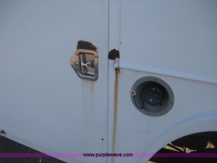 image for item I5726 2005 Chevrolet Silverado 2500HD Ext. Cab utility truck