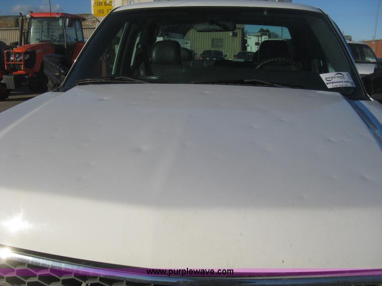 image for item I5726 2005 Chevrolet Silverado 2500HD Ext. Cab utility truck