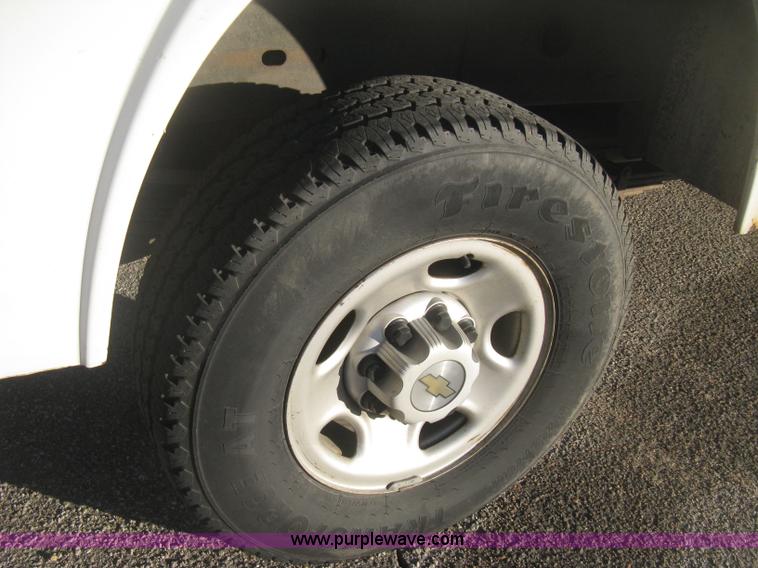 image for item I5726 2005 Chevrolet Silverado 2500HD Ext. Cab utility truck