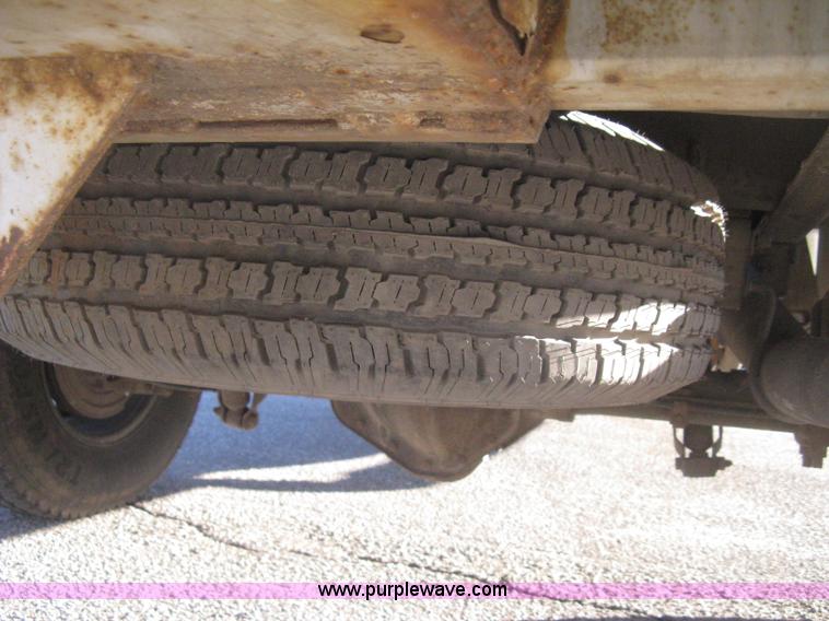 image for item I5726 2005 Chevrolet Silverado 2500HD Ext. Cab utility truck