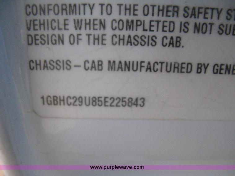 image for item I5726 2005 Chevrolet Silverado 2500HD Ext. Cab utility truck