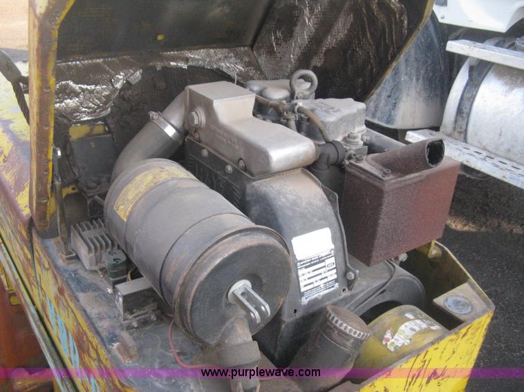 image for item I5731 1994 Multiquip Rammax RW1404 trench compactor