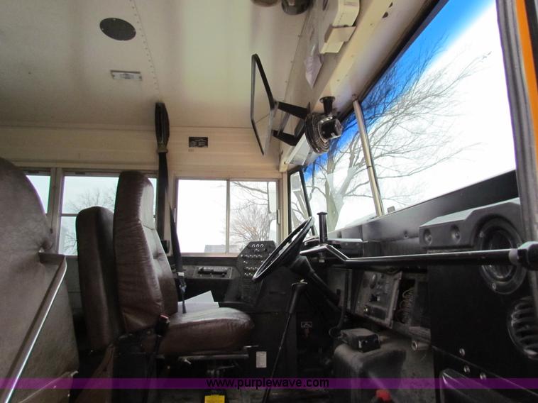 image for item AE9074 1998 International 3800 school bus