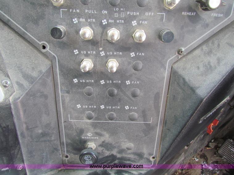 image for item AE9074 1998 International 3800 school bus