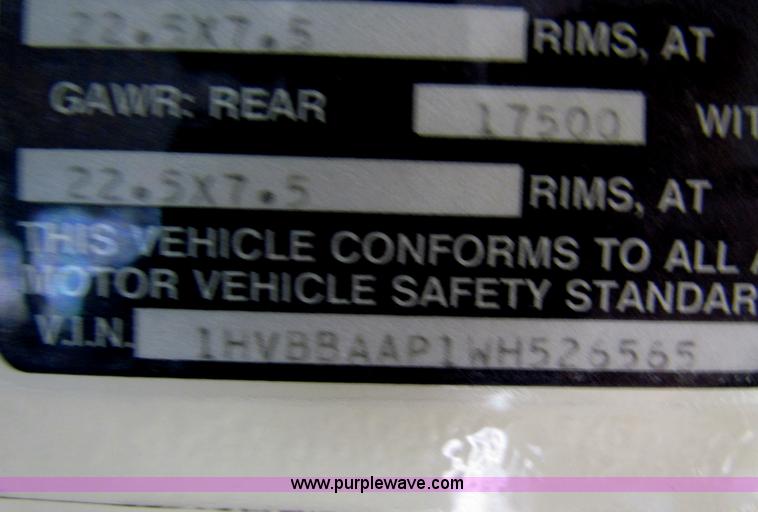 image for item AE9074 1998 International 3800 school bus