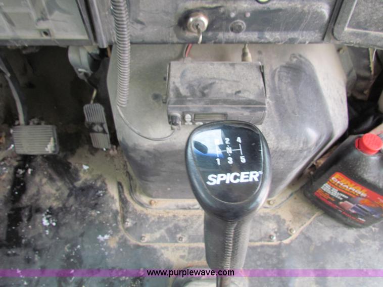 image for item AE9074 1998 International 3800 school bus