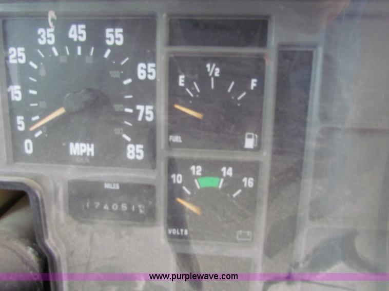 image for item AE9074 1998 International 3800 school bus