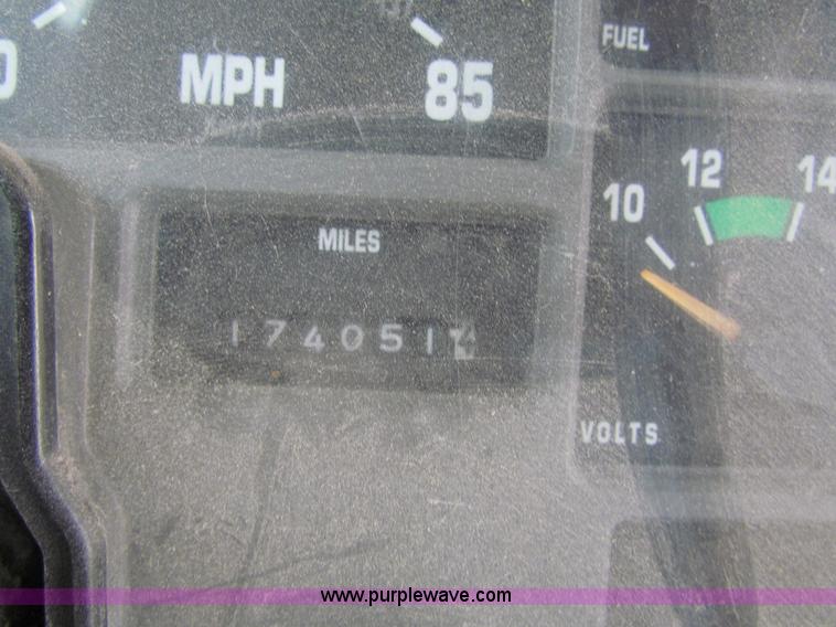 image for item AE9074 1998 International 3800 school bus