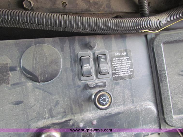 image for item AE9074 1998 International 3800 school bus