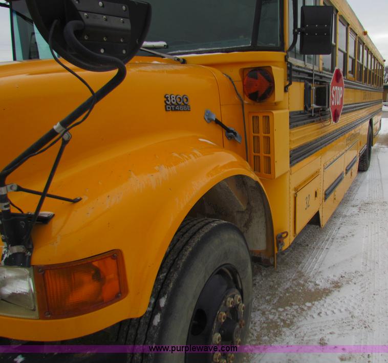 image for item AE9074 1998 International 3800 school bus