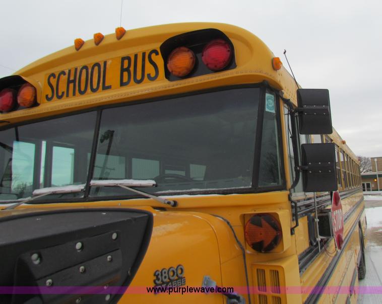 image for item AE9074 1998 International 3800 school bus