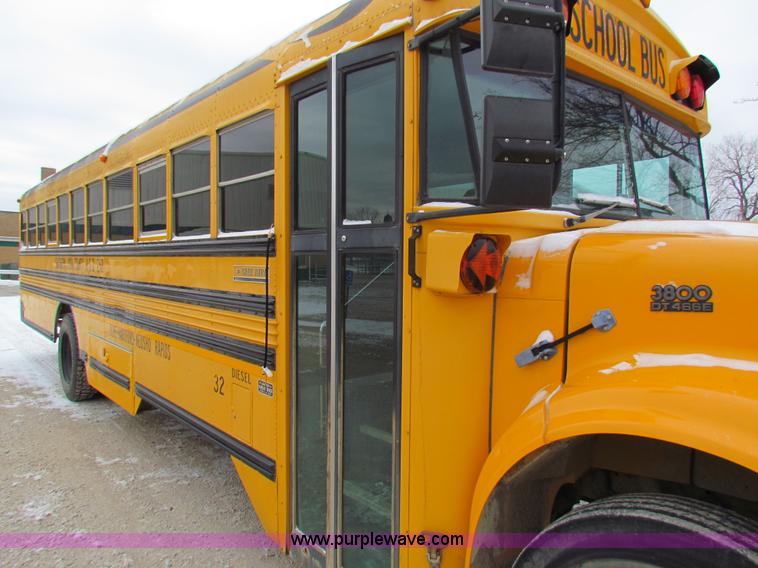 image for item AE9074 1998 International 3800 school bus