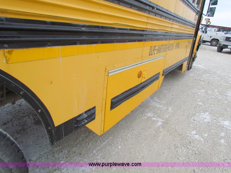 image for item AE9074 1998 International 3800 school bus