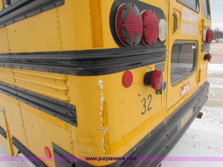 image for item AE9074 1998 International 3800 school bus